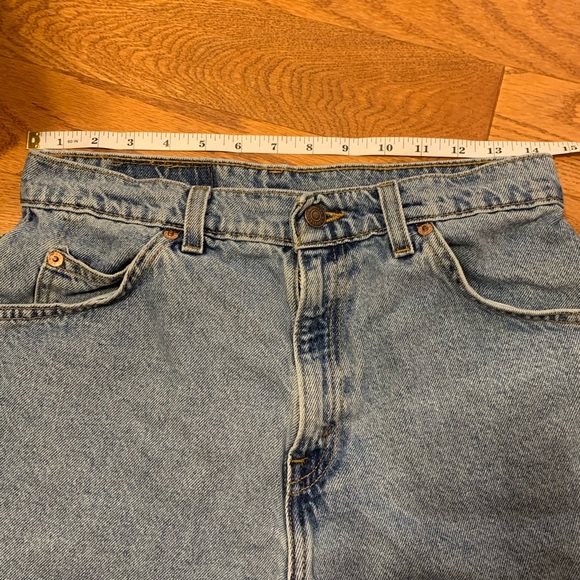 Vintage Levi jean shorts - Picture 5 of 6